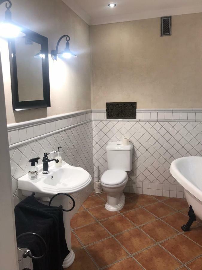 ［ウロクラウ市内中心部］アパートメント（55m²）｜ 2ベッドルーム／1バスルーム ヴロツワフ エクステリア 写真